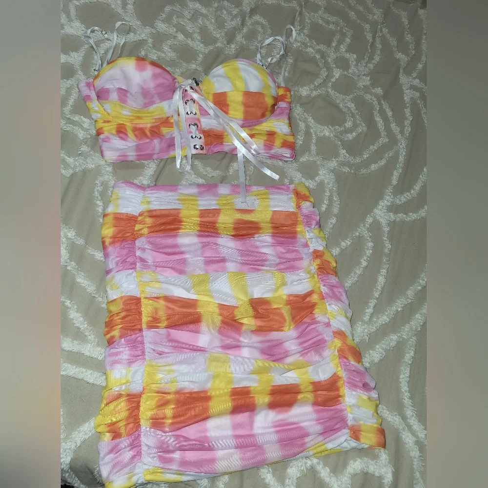 Clothes - Picture 2 of 3